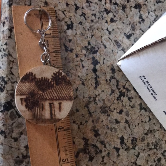 Carving on wood Keychain - Picture 3 of 3